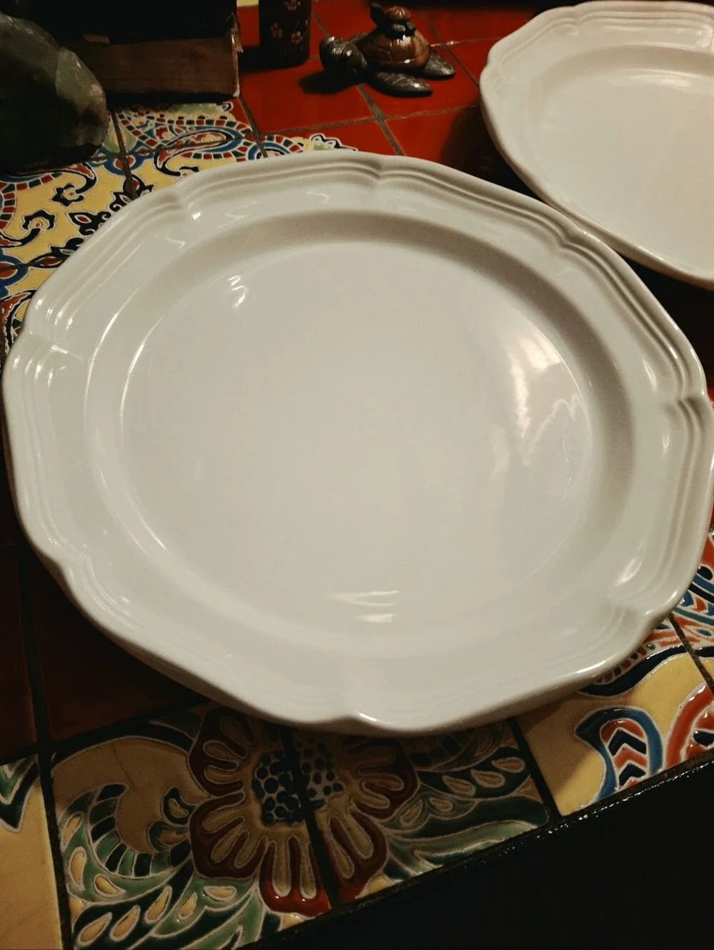 MIKASA FRENCH COUNTRYSIDE DINNER PLATES 10 7/8